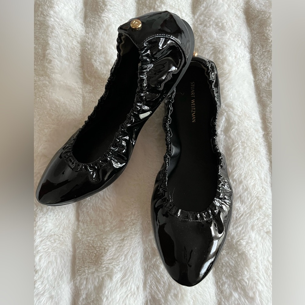 STUART WEITZMAN
Gabby Scrunched Black Patent Leather Ballet flats.